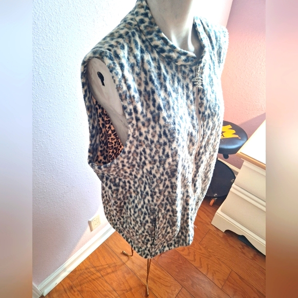 Tudor Court animal print vest - Picture 12 of 16